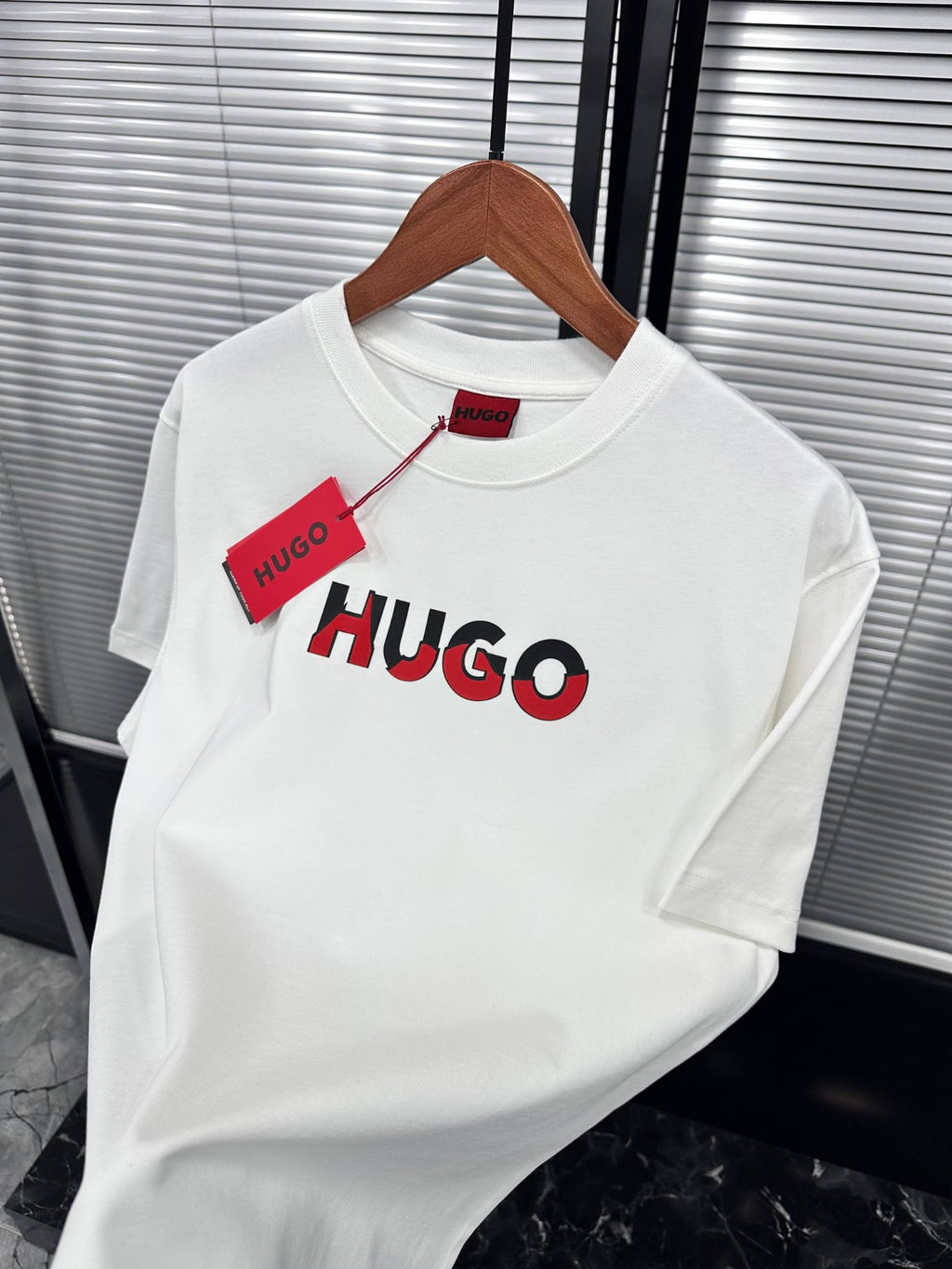 тениска HUG 04